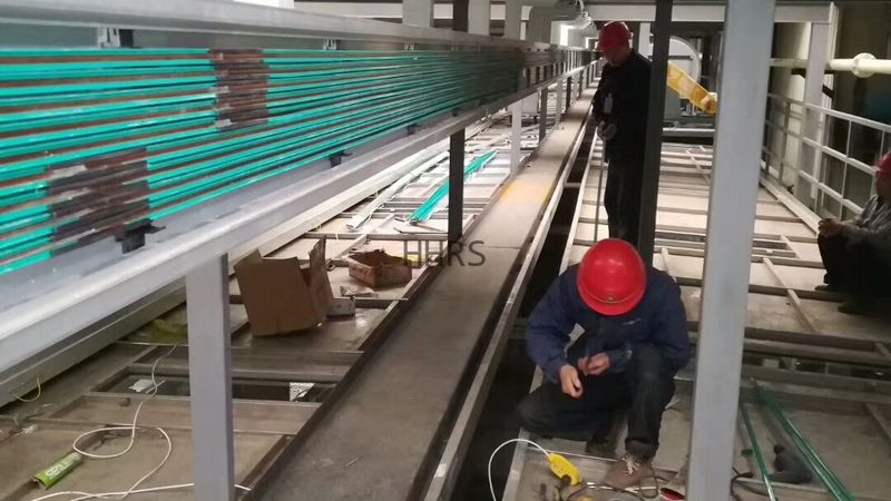 在选购双梁起重机时，需要关注以下几个主要参数：